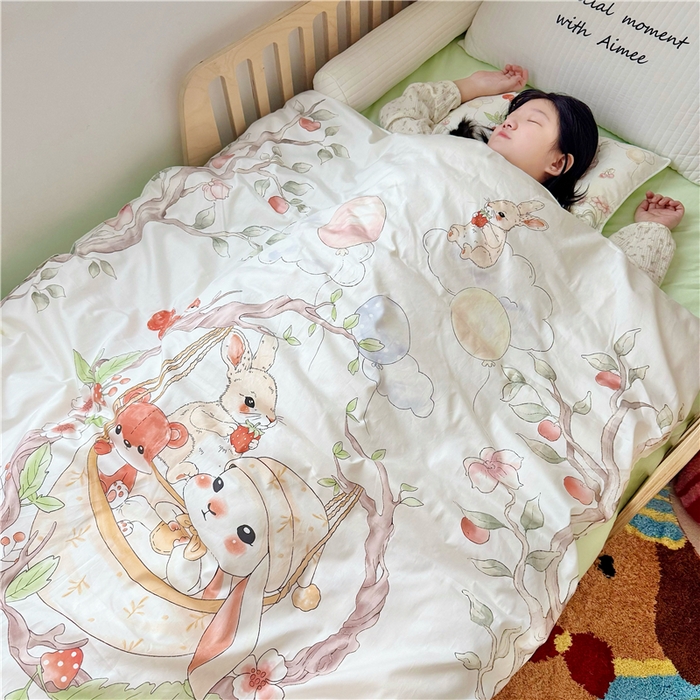91家纺网 家纺一手货源 找家纺 萌宝家纺 2026新款春夏儿童全棉60贡缎被套幼儿园三件套含芯6件套 摇篮兔子