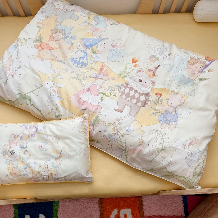 91家纺网 家纺一手货源 找家纺 萌宝家纺 2026新款春夏儿童全棉60贡缎被套幼儿园三件套含芯6件套 云月绮梦