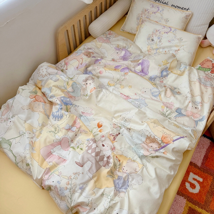 91家纺网 家纺一手货源 找家纺 萌宝家纺 2026新款春夏儿童全棉60贡缎被套幼儿园三件套含芯6件套 云月绮梦