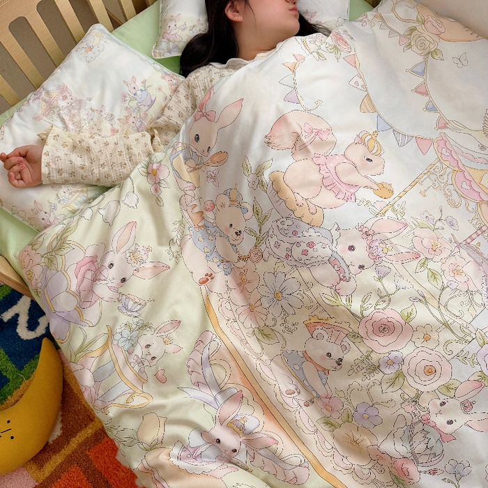 91家纺网 家纺一手货源 找家纺 萌宝家纺 2026新款春夏儿童全棉60贡缎被套幼儿园三件套含芯6件套 甜梦蛋糕