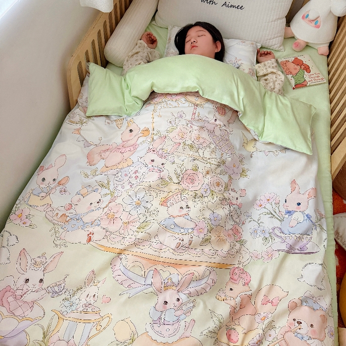 91家纺网 家纺一手货源 找家纺 萌宝家纺 2026新款春夏儿童全棉60贡缎被套幼儿园三件套含芯6件套 甜梦蛋糕