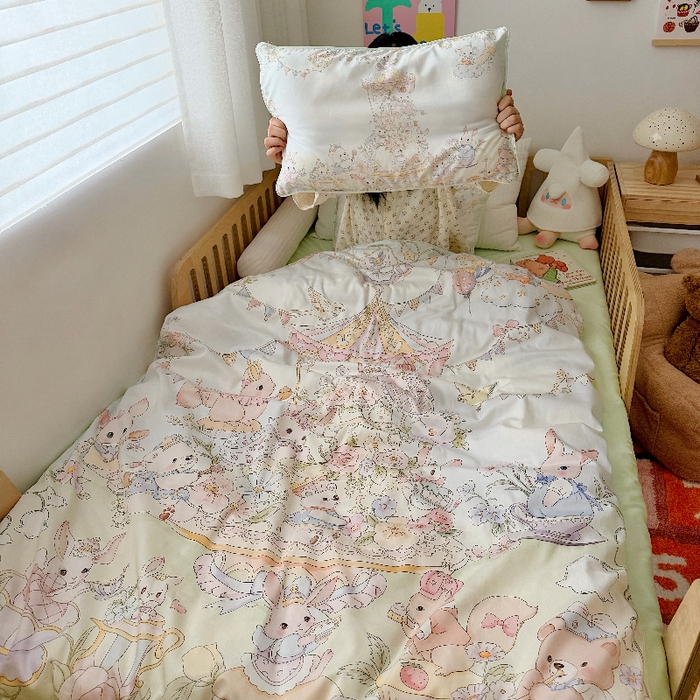 91家纺网 家纺一手货源 找家纺 萌宝家纺 2026新款春夏儿童全棉60贡缎被套幼儿园三件套含芯6件套 甜梦蛋糕