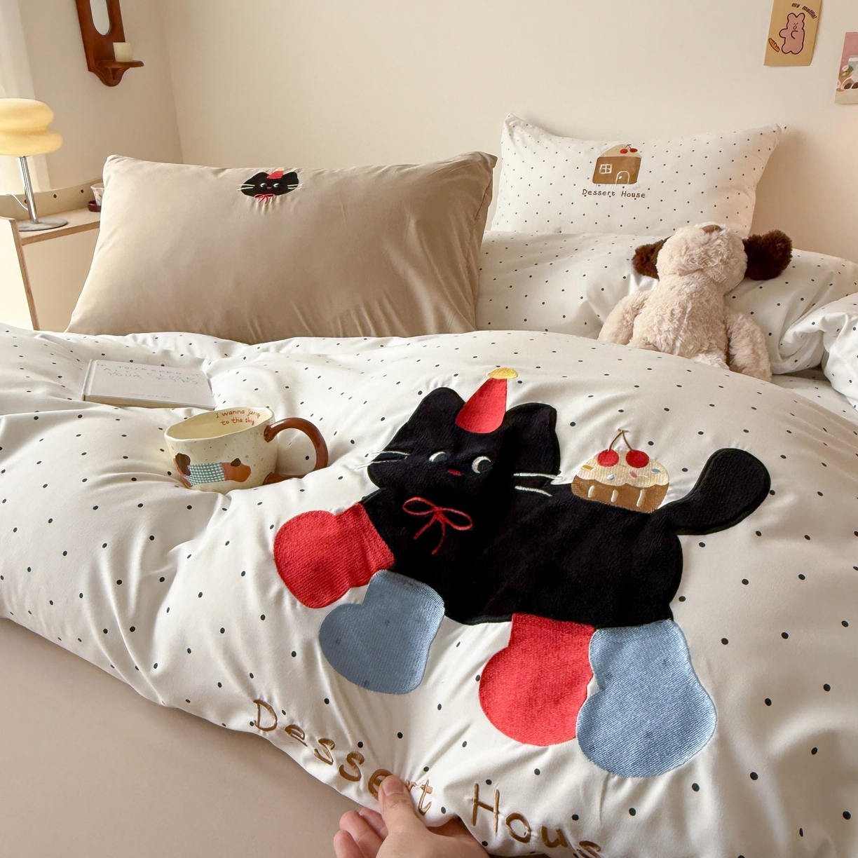 91家纺网 家纺一手货源 找家纺 吾欢心 2026春夏新款水洗棉床盖款四件套夏被四件套 搞怪猫咪