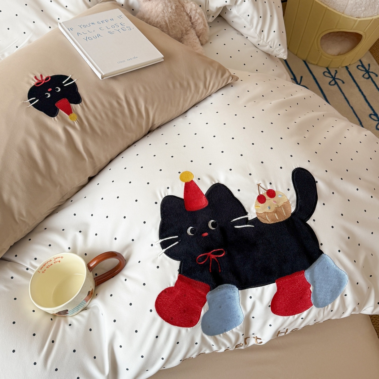 91家纺网 家纺一手货源 找家纺 吾欢心 2026春夏新款水洗棉床盖款四件套夏被四件套 搞怪猫咪