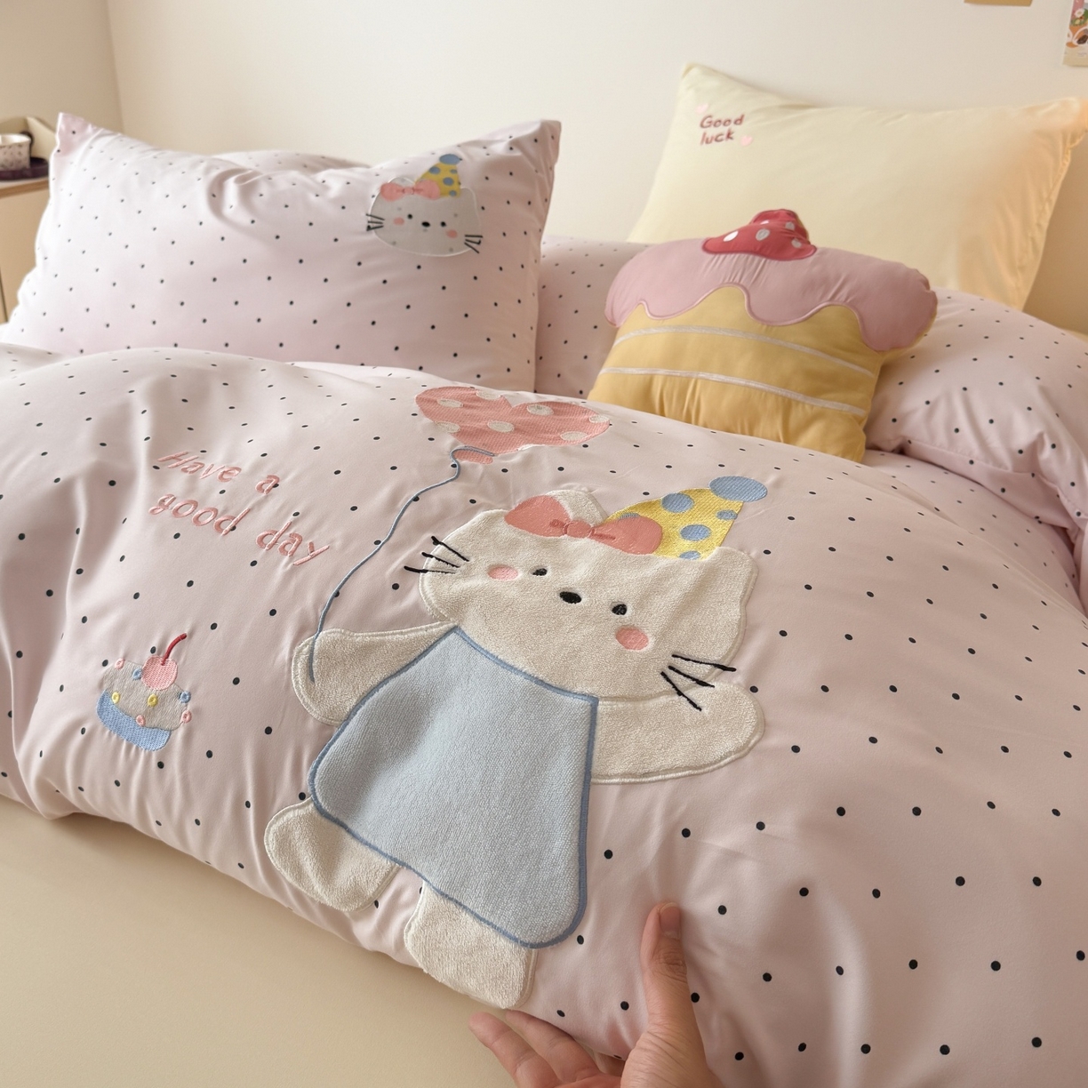 91家纺网 家纺一手货源 找家纺 吾欢心 2026春夏新款水洗棉床盖款四件套夏被四件套 气球猫咪