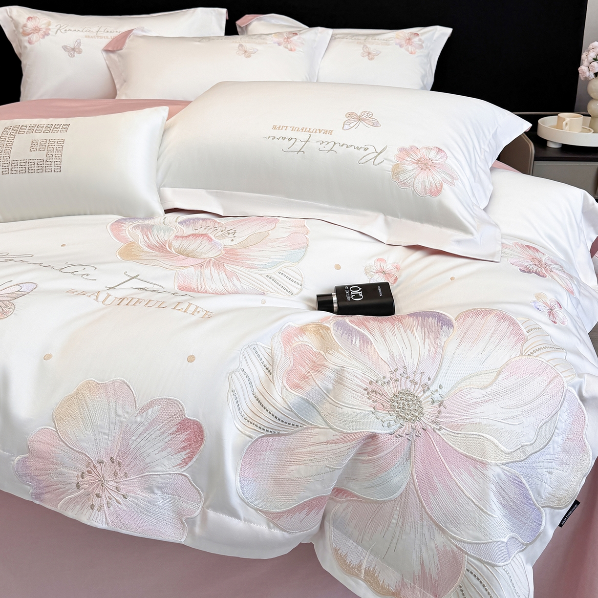 91家纺网 家纺一手货源 找家纺 家居1号家纺 2026新款50双股挚爱新疆长绒棉四件套 挚爱-白拼粉