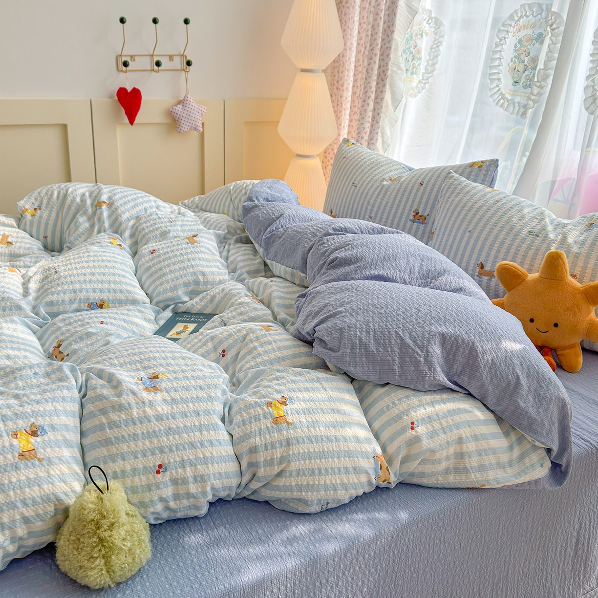 91家纺网 家纺一手货源 找家纺 铺尚美家纺 2026春夏新品高克重A类泡芙纱泡泡皱皱纱四件套 条纹腊肠狗