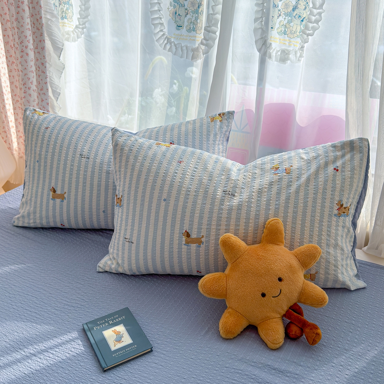 91家纺网 家纺一手货源 找家纺 铺尚美家纺 2026春夏新品高克重A类泡芙纱泡泡皱皱纱四件套 条纹腊肠狗