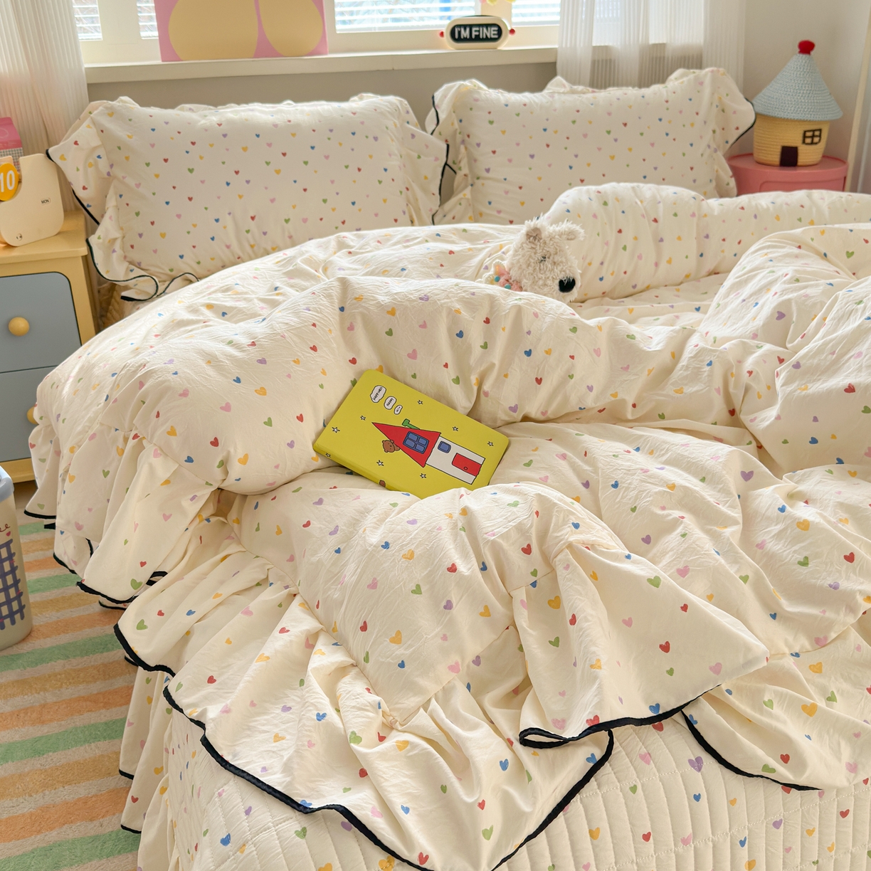 91家纺网 家纺一手货源 找家纺 德比尔斯 2026新款A类仿棉四件套古法水洗棉法式工艺花边床盖仿棉四件套 七彩爱心