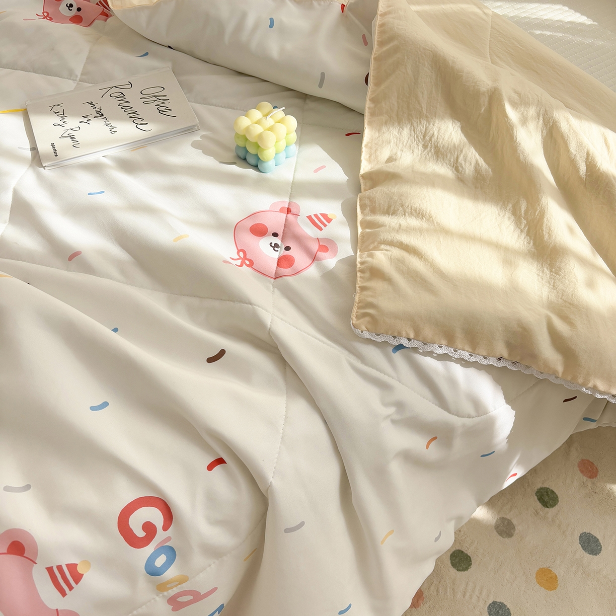 91家纺网 家纺一手货源 找家纺 恒畅 2026新款水洗小花边印花亲肤夏被夏凉被 好朋友