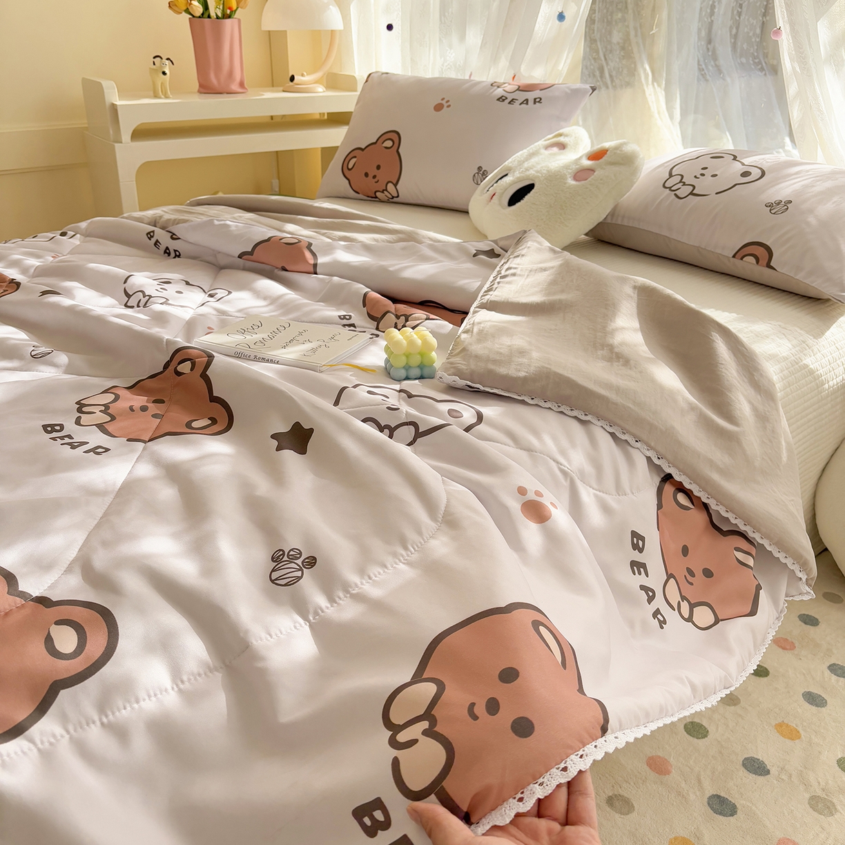 91家纺网 家纺一手货源 找家纺 恒畅 2026新款水洗小花边印花亲肤夏被夏凉被 可爱熊