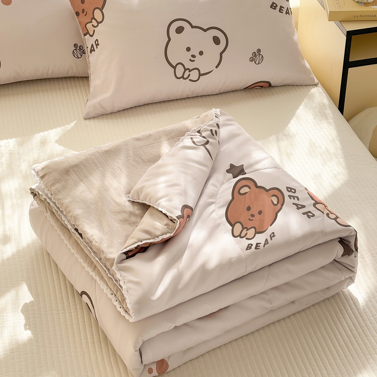 91家纺网 家纺一手货源 找家纺 恒畅 2026新款水洗小花边印花亲肤夏被夏凉被 可爱熊