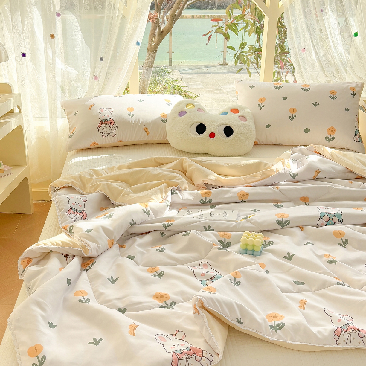 91家纺网 家纺一手货源 找家纺 恒畅 2026新款水洗小花边印花亲肤夏被夏凉被 快乐兔兔