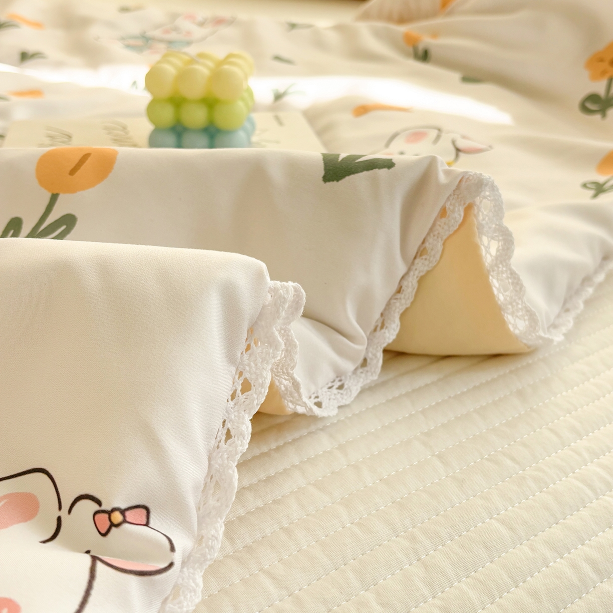 91家纺网 家纺一手货源 找家纺 恒畅 2026新款水洗小花边印花亲肤夏被夏凉被 快乐兔兔