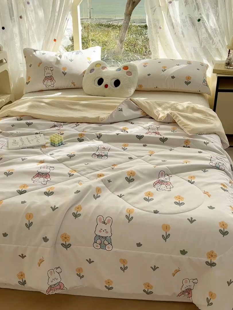 91家纺网 家纺一手货源 找家纺 恒畅 2026新款水洗小花边印花亲肤夏被夏凉被 快乐兔兔