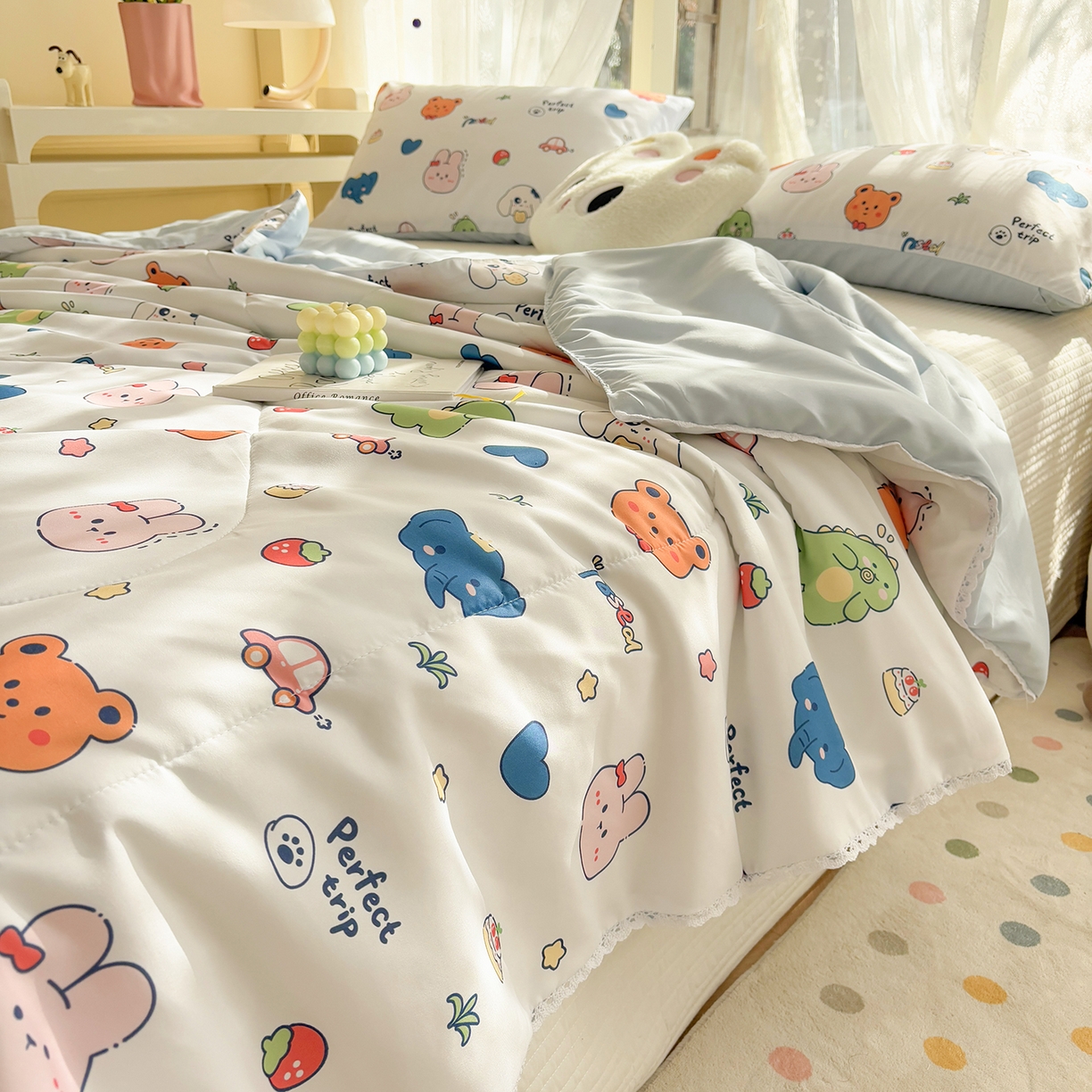 91家纺网 家纺一手货源 找家纺 恒畅 2026新款水洗小花边印花亲肤夏被夏凉被 蓝色世界