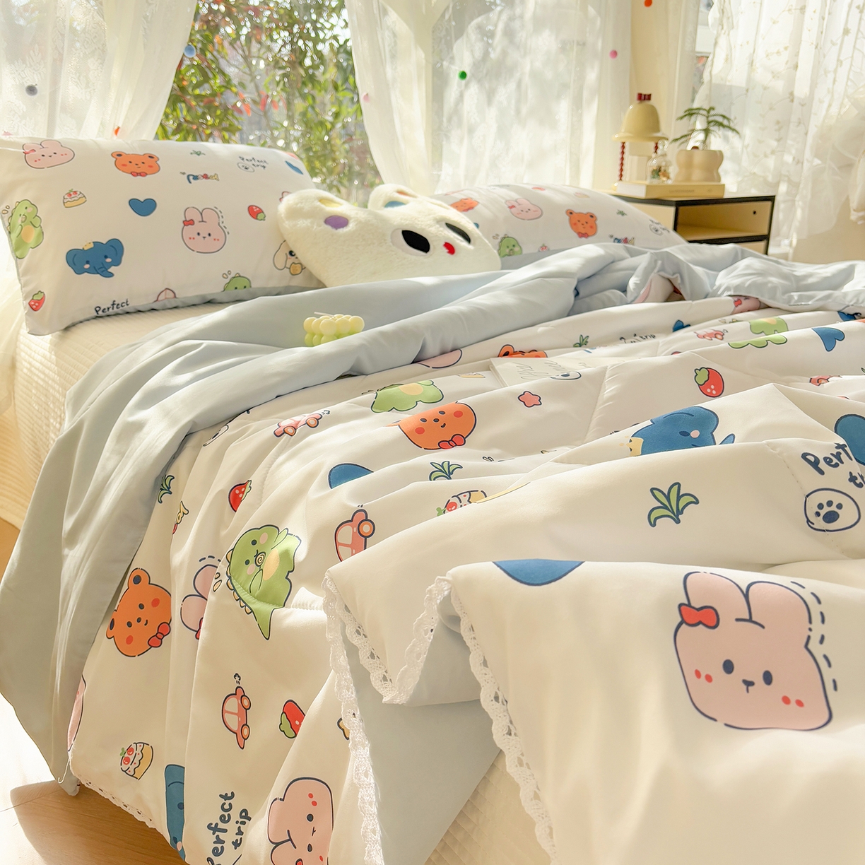 91家纺网 家纺一手货源 找家纺 恒畅 2026新款水洗小花边印花亲肤夏被夏凉被 蓝色世界