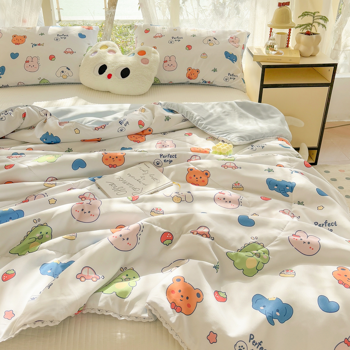 91家纺网 家纺一手货源 找家纺 恒畅 2026新款水洗小花边印花亲肤夏被夏凉被 蓝色世界