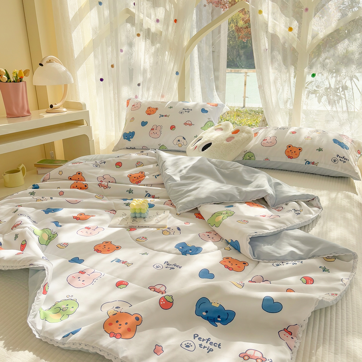 91家纺网 家纺一手货源 找家纺 恒畅 2026新款水洗小花边印花亲肤夏被夏凉被 蓝色世界