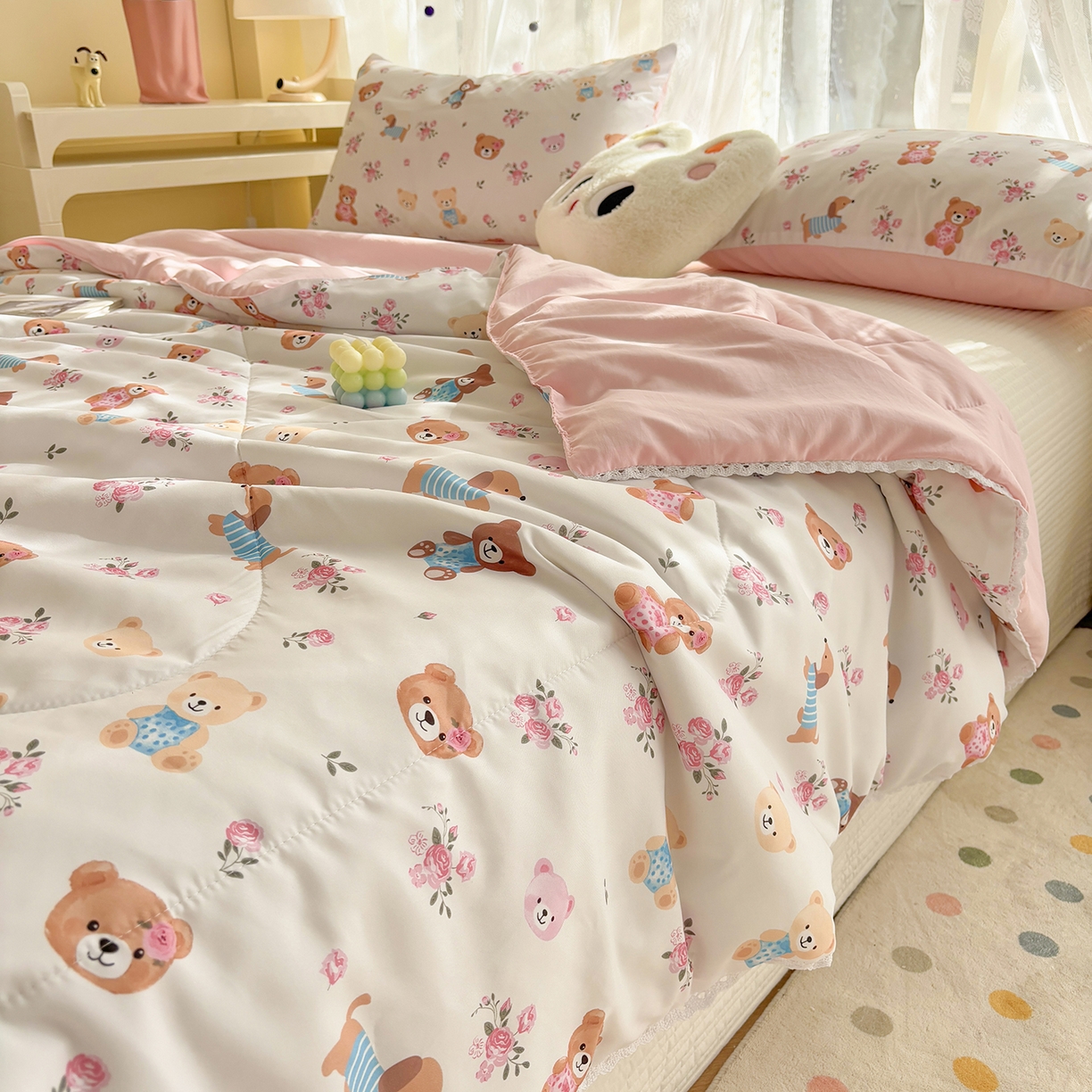 91家纺网 家纺一手货源 找家纺 恒畅 2026新款水洗小花边印花亲肤夏被夏凉被 围裙小熊