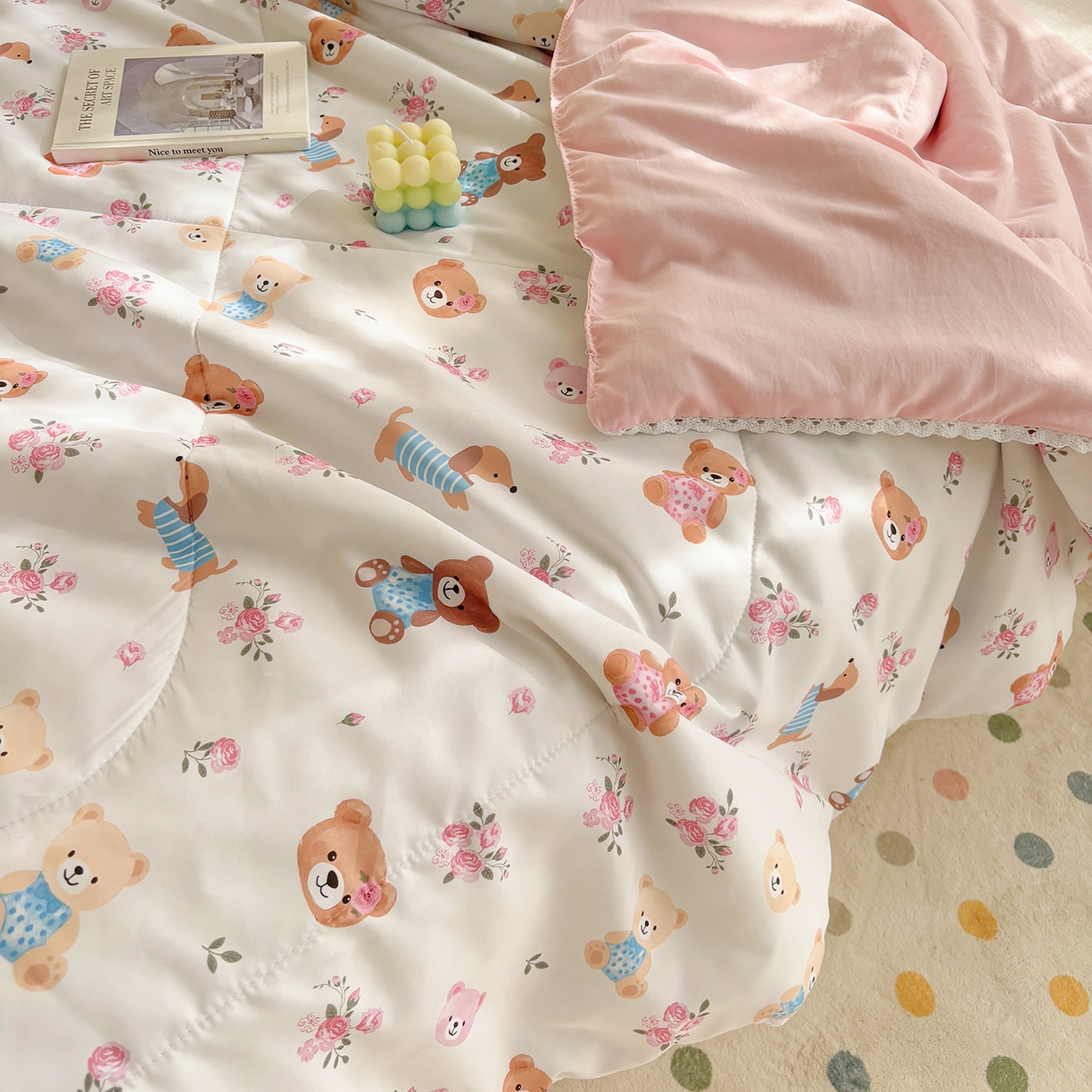 91家纺网 家纺一手货源 找家纺 恒畅 2026新款水洗小花边印花亲肤夏被夏凉被 围裙小熊