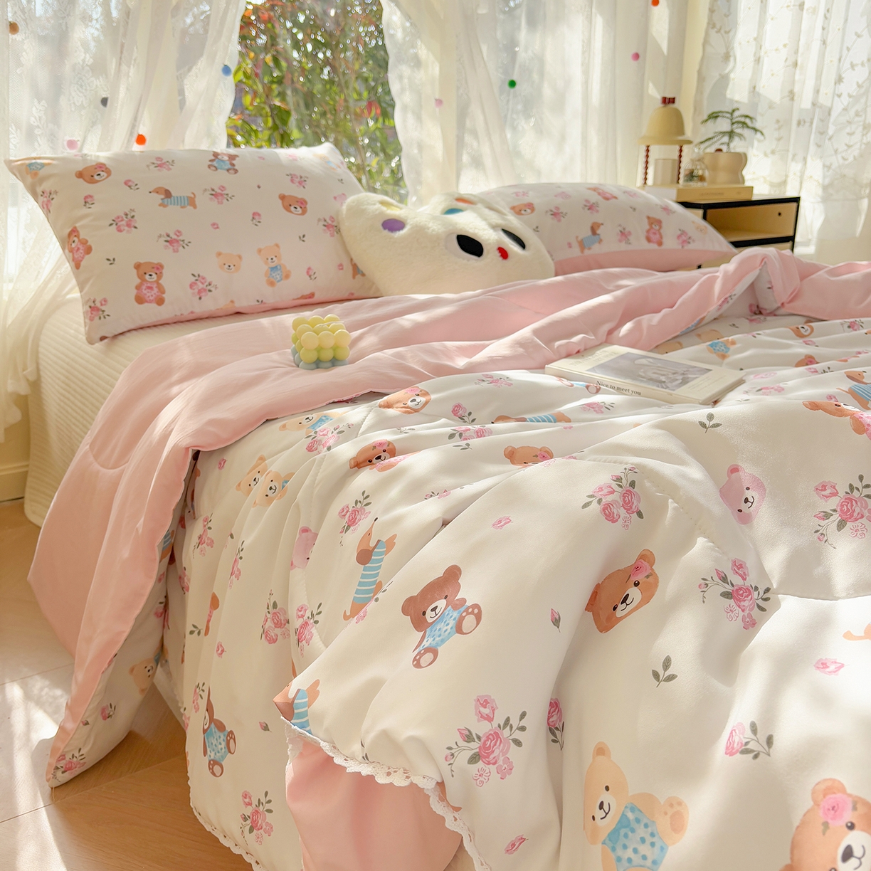 91家纺网 家纺一手货源 找家纺 恒畅 2026新款水洗小花边印花亲肤夏被夏凉被 围裙小熊