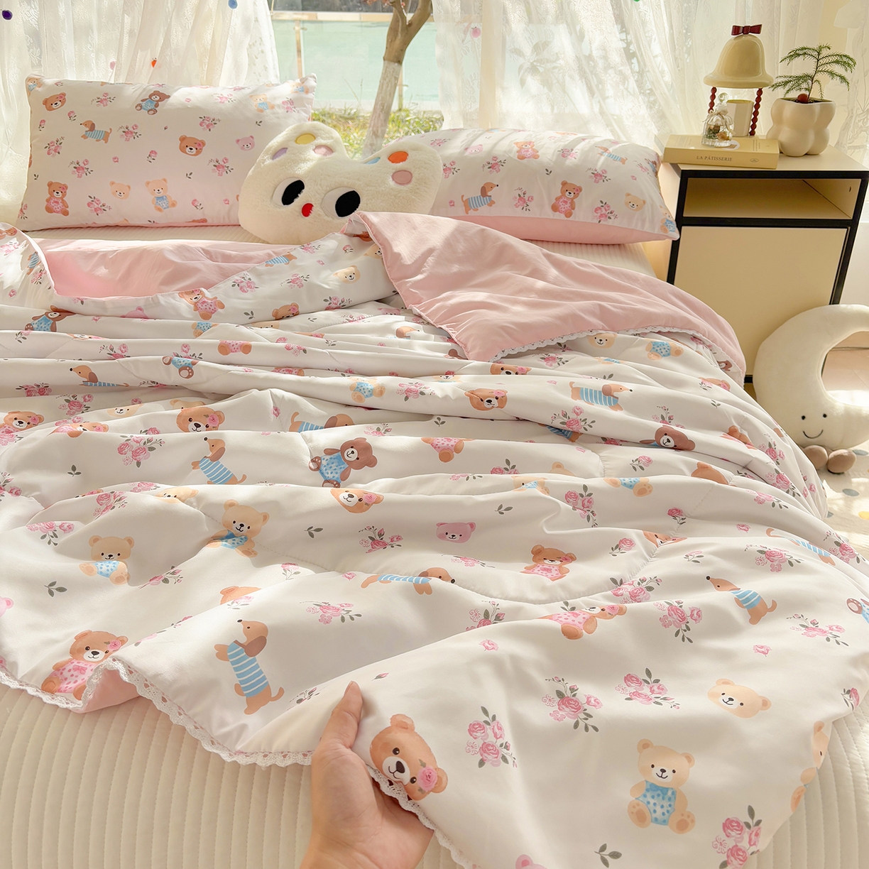 91家纺网 家纺一手货源 找家纺 恒畅 2026新款水洗小花边印花亲肤夏被夏凉被 围裙小熊