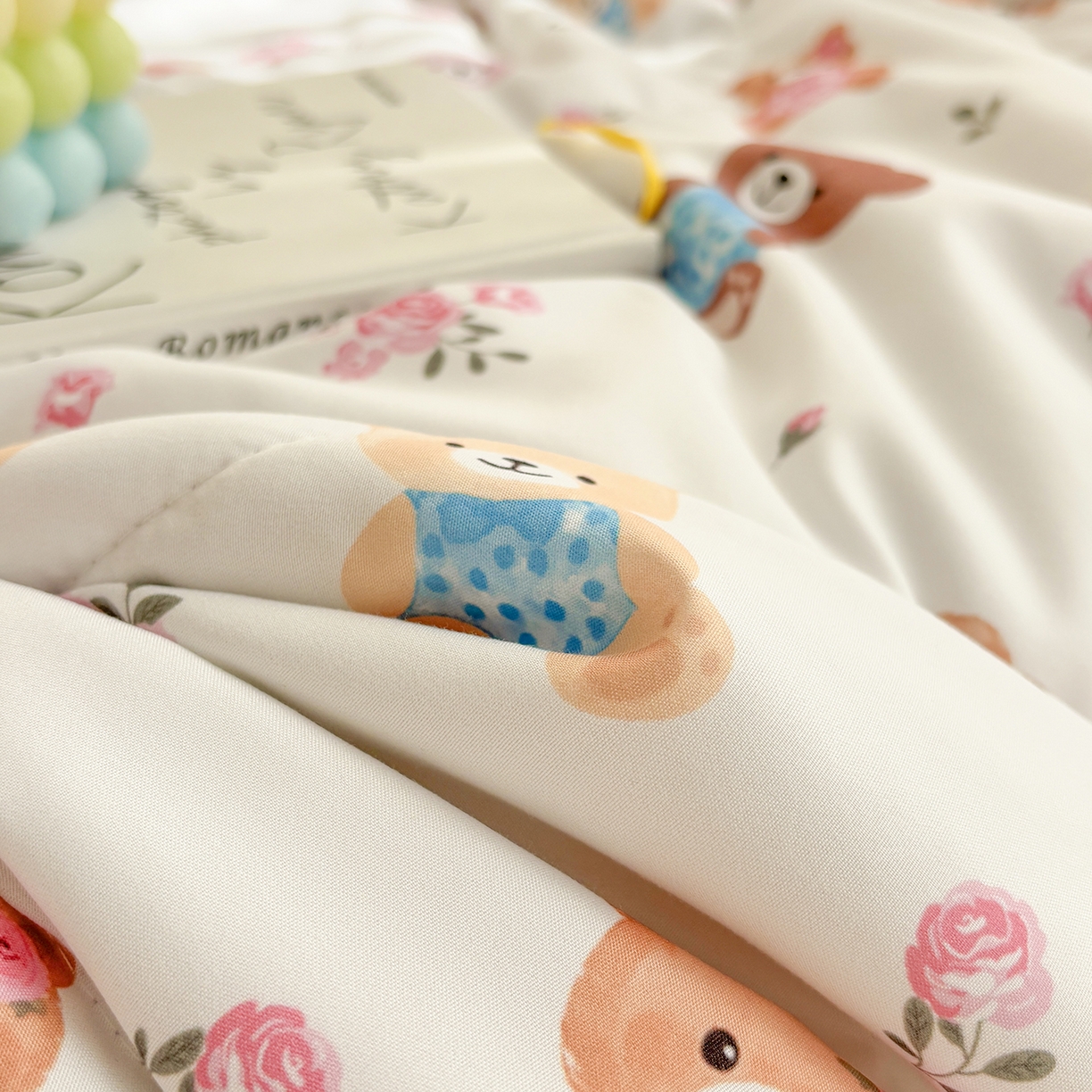 91家纺网 家纺一手货源 找家纺 恒畅 2026新款水洗小花边印花亲肤夏被夏凉被 围裙小熊