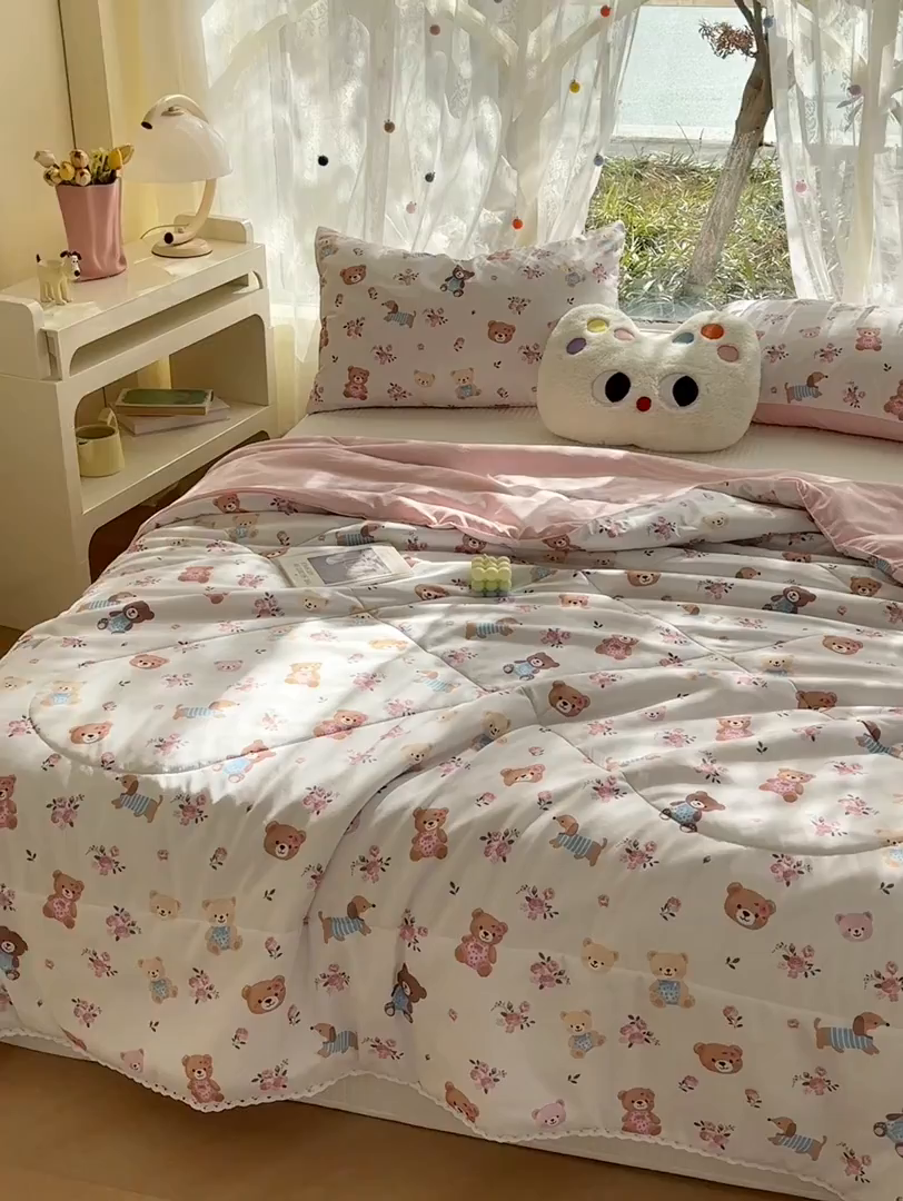 91家纺网 家纺一手货源 找家纺 恒畅 2026新款水洗小花边印花亲肤夏被夏凉被 围裙小熊