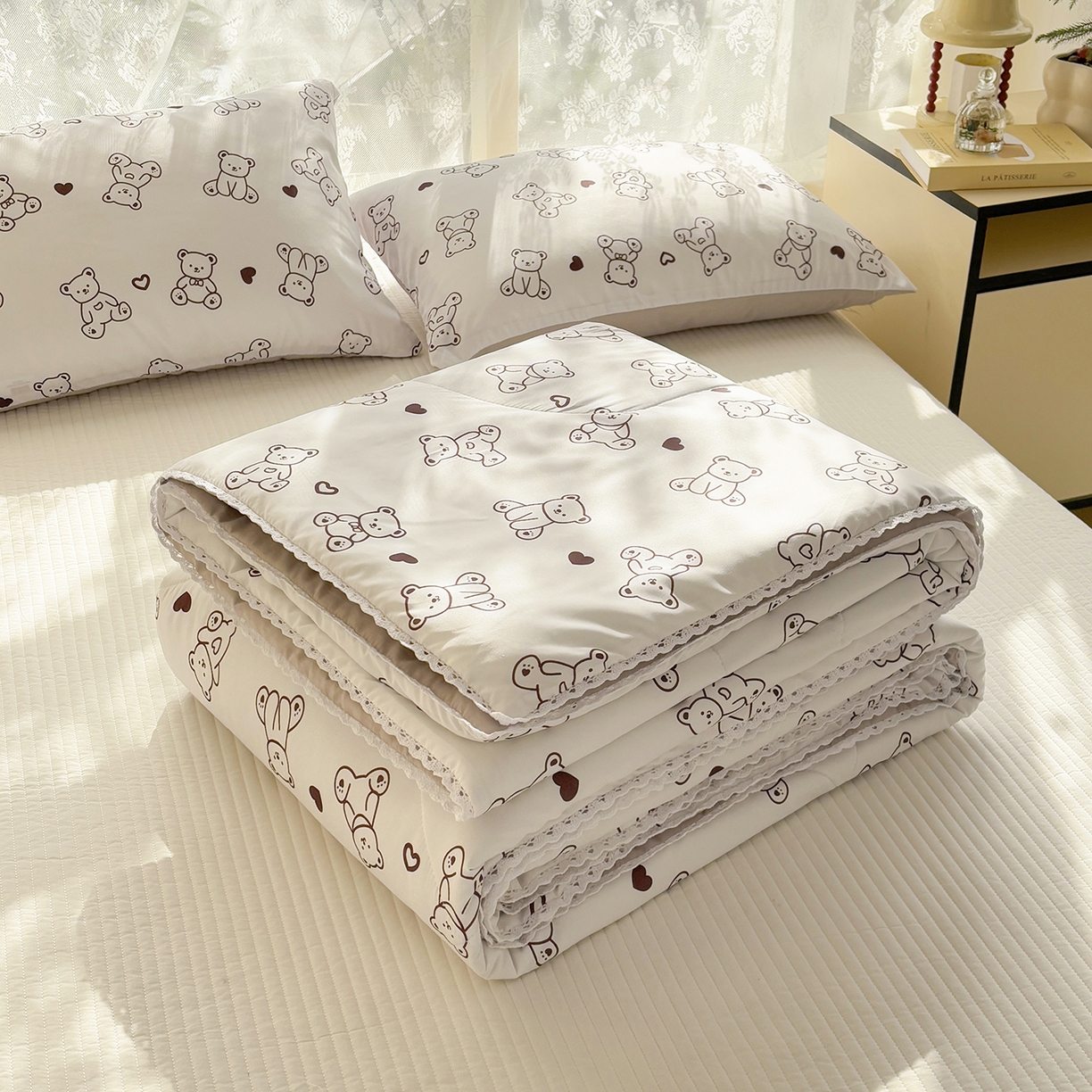 91家纺网 家纺一手货源 找家纺 恒畅 2026新款水洗小花边印花亲肤夏被夏凉被 小熊院长