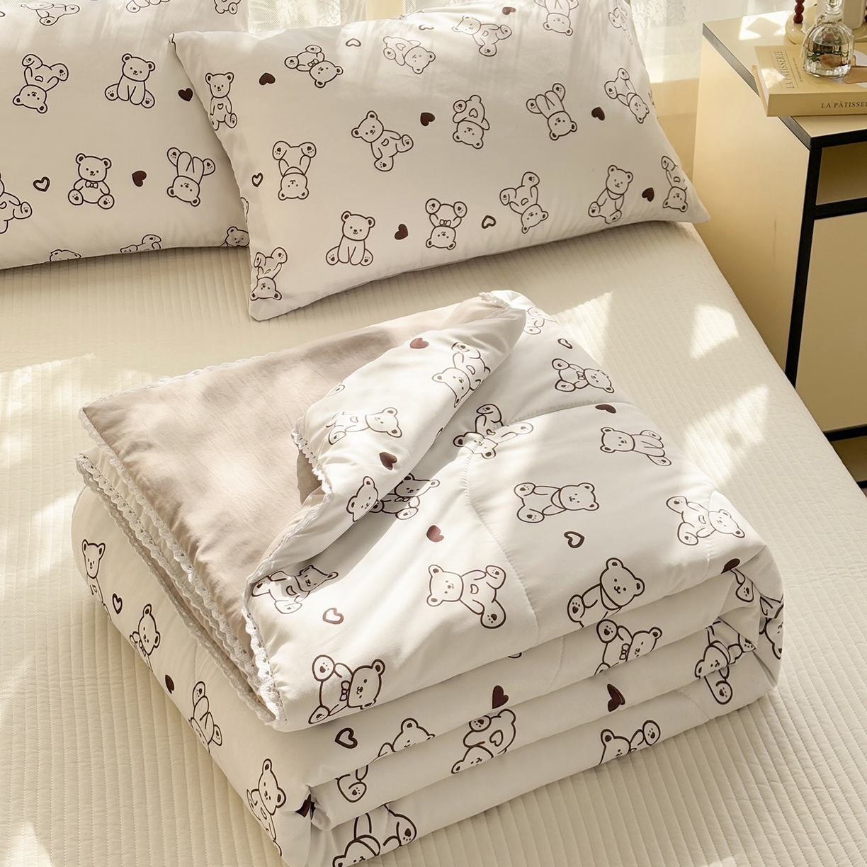 91家纺网 家纺一手货源 找家纺 恒畅 2026新款水洗小花边印花亲肤夏被夏凉被 小熊院长