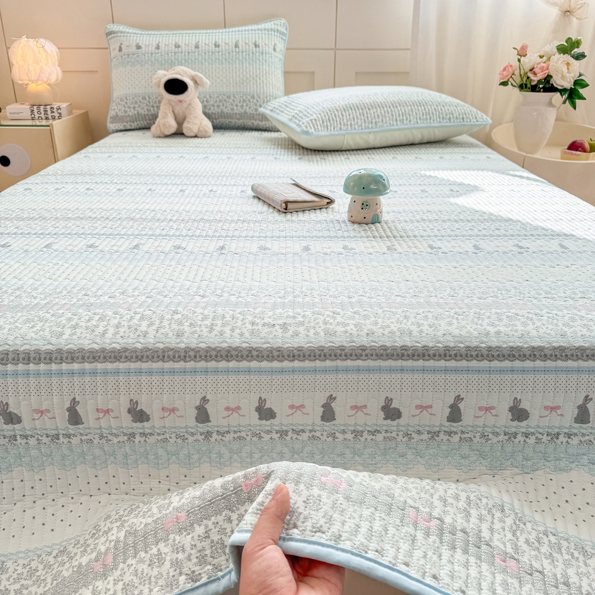 91家纺网 家纺一手货源 找家纺 康纳利 2026新款全棉床盖学生夹棉薄款床盖床垫三件套四季通用 波点兔