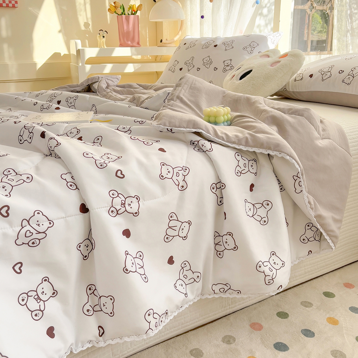 91家纺网 家纺一手货源 找家纺 恒畅 2026新款水洗小花边印花亲肤夏被夏凉被 小熊院长