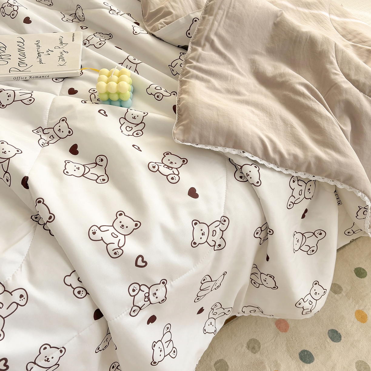 91家纺网 家纺一手货源 找家纺 恒畅 2026新款水洗小花边印花亲肤夏被夏凉被 小熊院长