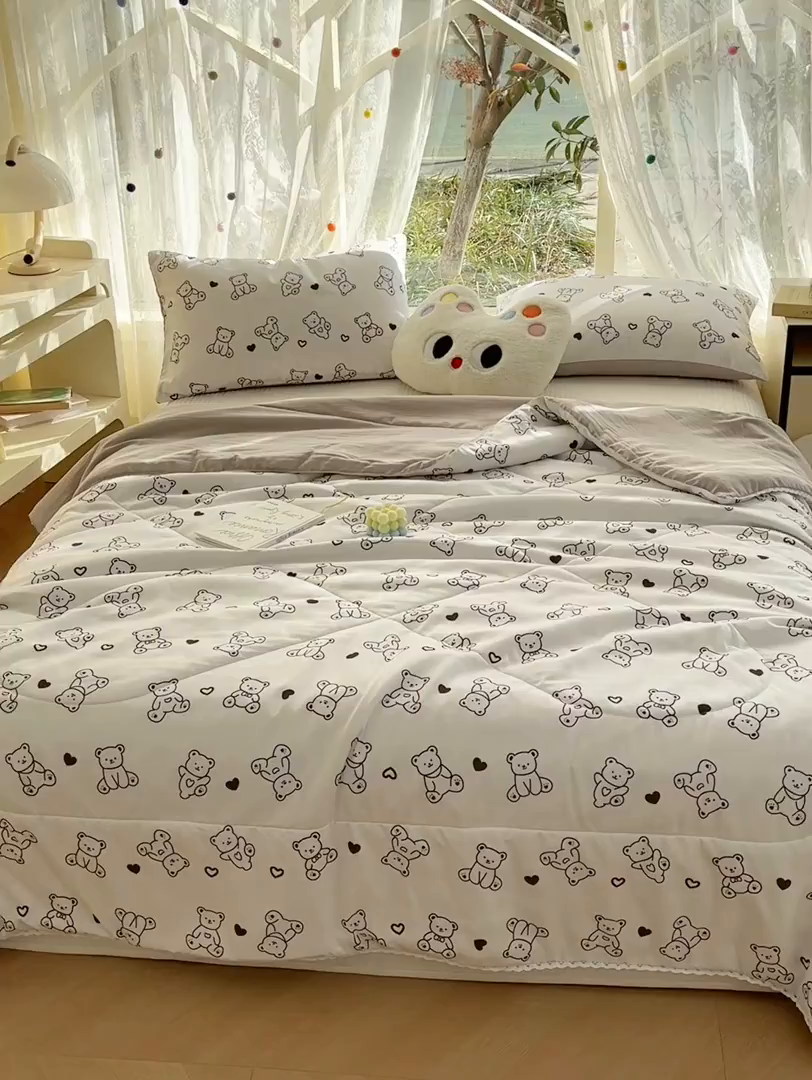 91家纺网 家纺一手货源 找家纺 恒畅 2026新款水洗小花边印花亲肤夏被夏凉被 小熊院长