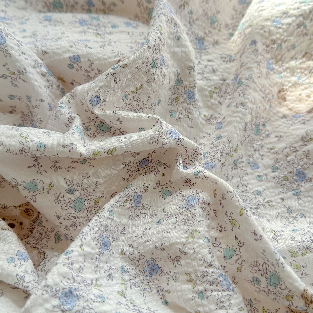 91家纺网 家纺一手货源 找家纺 铺尚美家纺 2026春夏新品高克重A类泡芙纱泡泡皱皱纱四件套 花中小熊