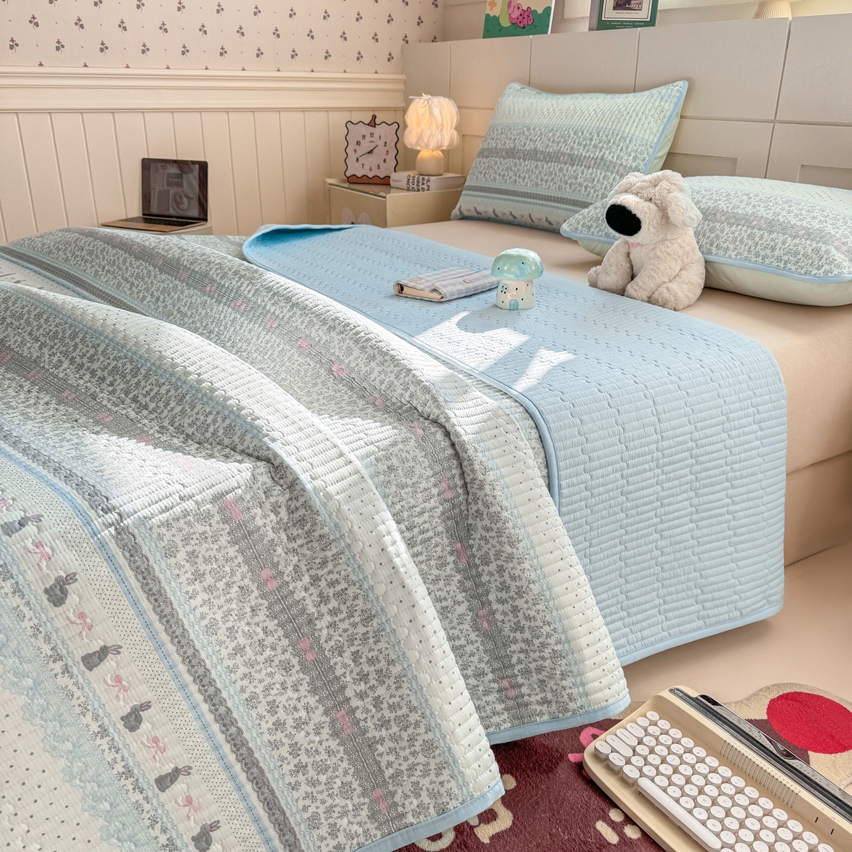 91家纺网 家纺一手货源 找家纺 康纳利 2026新款全棉床盖学生夹棉薄款床盖床垫三件套四季通用 波点兔