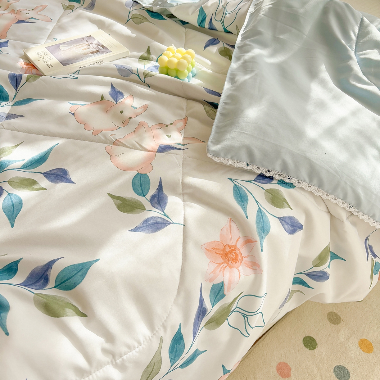 91家纺网 家纺一手货源 找家纺 恒畅 2026新款水洗小花边印花亲肤夏被夏凉被 叶叶与兔