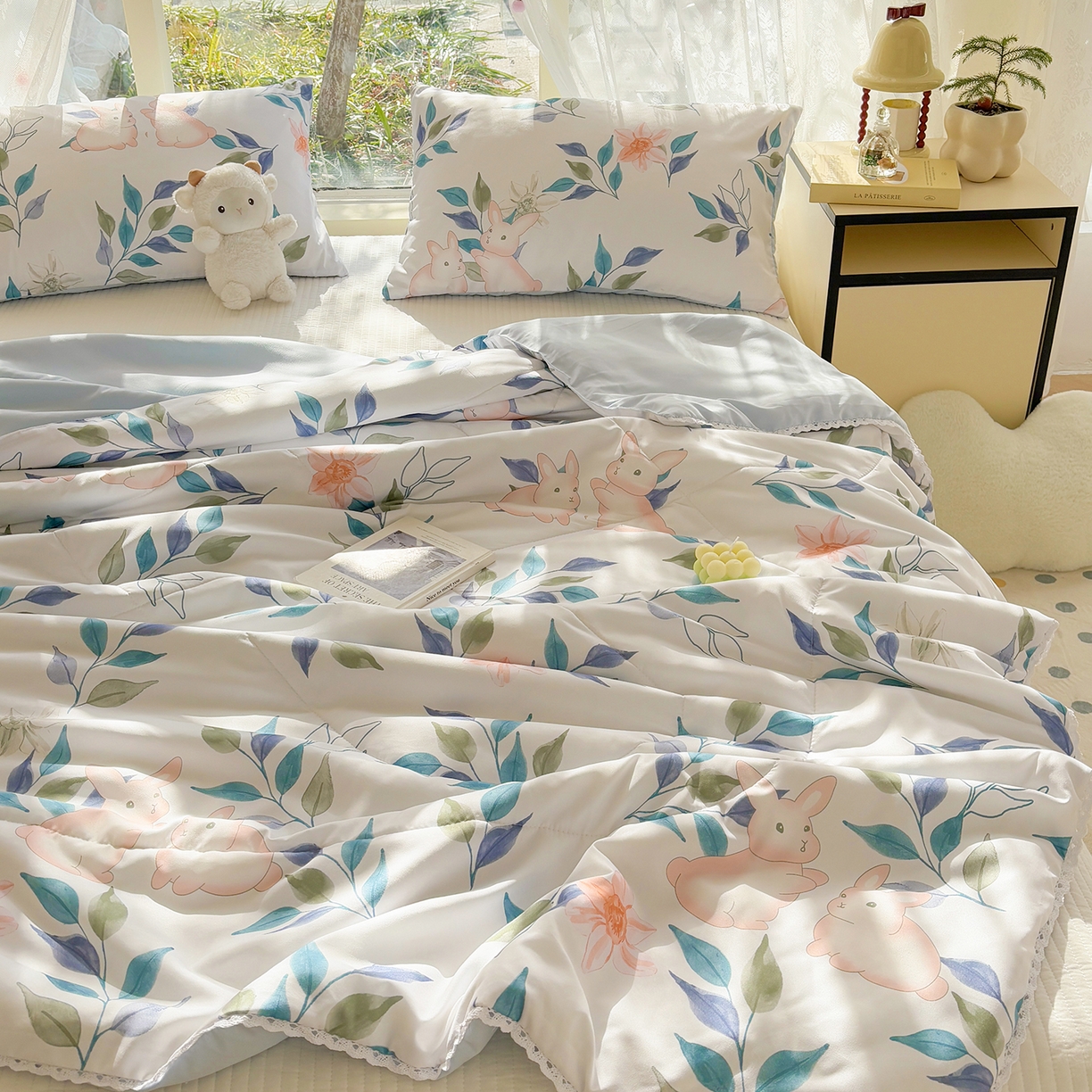 91家纺网 家纺一手货源 找家纺 恒畅 2026新款水洗小花边印花亲肤夏被夏凉被 叶叶与兔