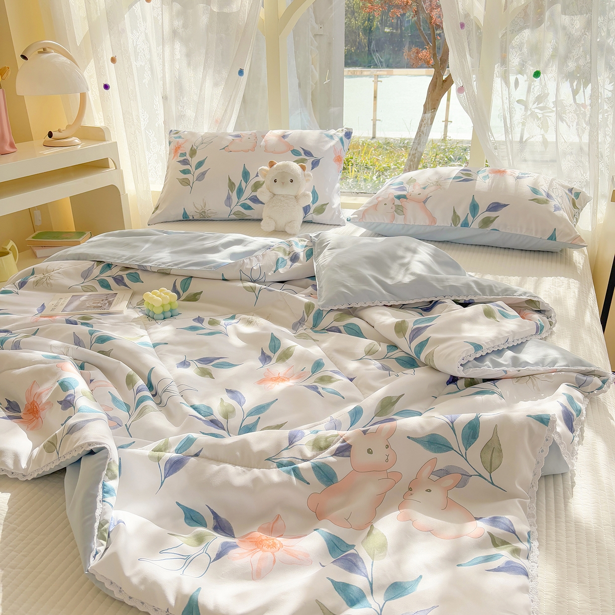 91家纺网 家纺一手货源 找家纺 恒畅 2026新款水洗小花边印花亲肤夏被夏凉被 叶叶与兔