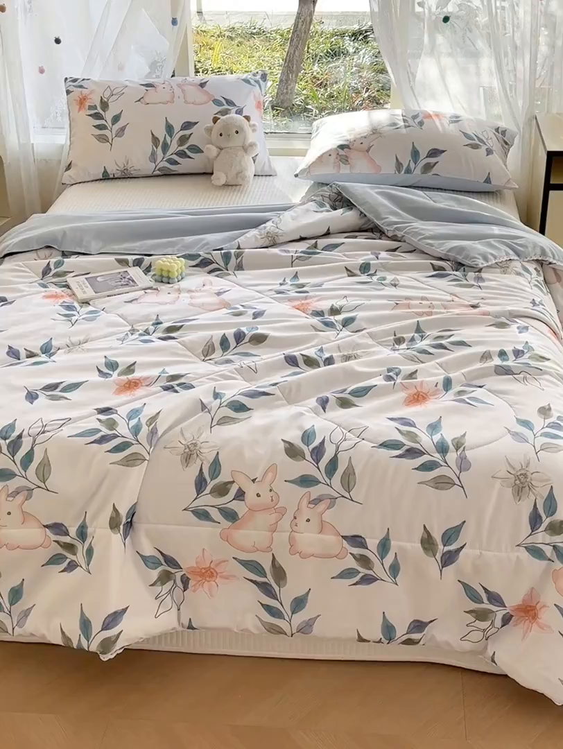 91家纺网 家纺一手货源 找家纺 恒畅 2026新款水洗小花边印花亲肤夏被夏凉被 叶叶与兔
