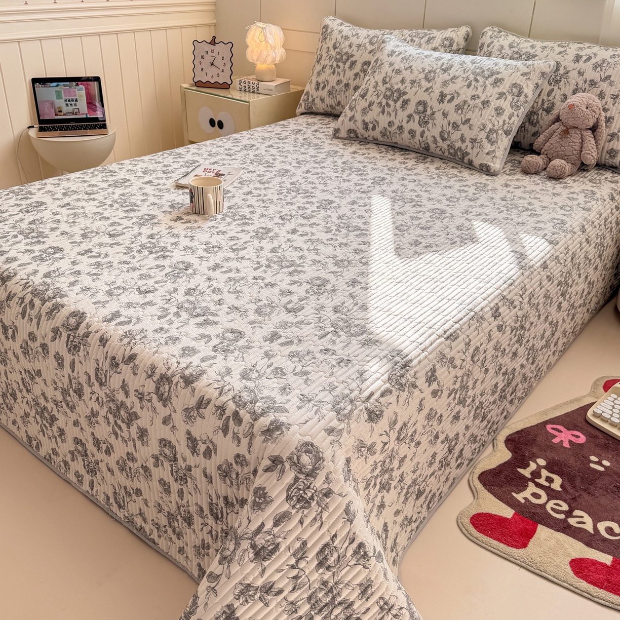 91家纺网 家纺一手货源 找家纺 康纳利 2026新款全棉床盖学生夹棉薄款床盖床垫三件套四季通用 春天里