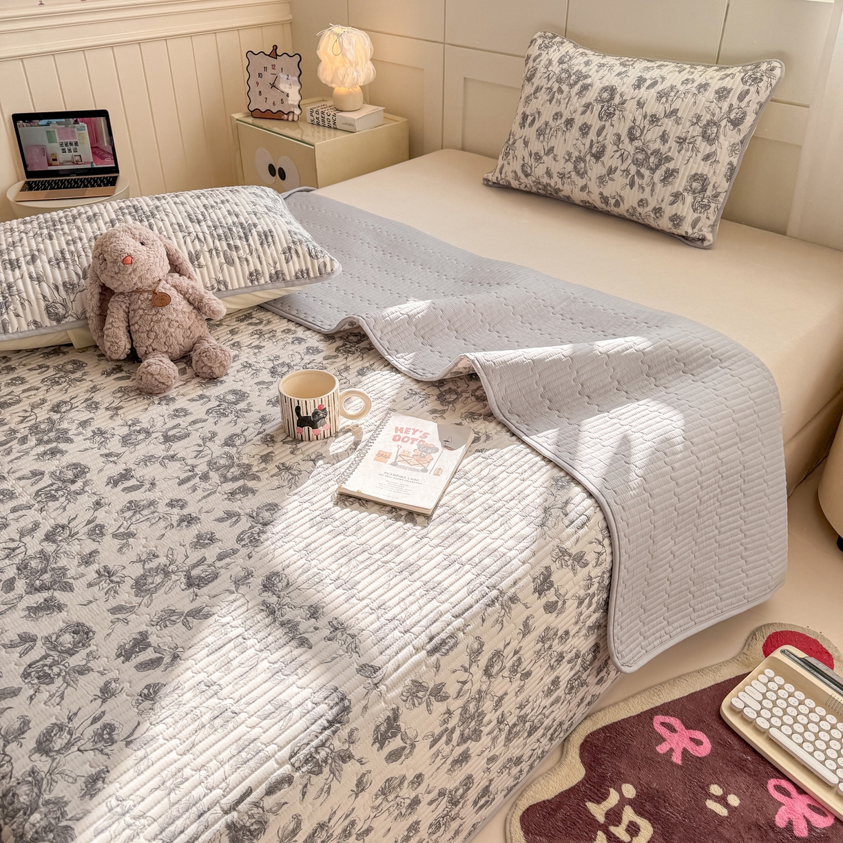 91家纺网 家纺一手货源 找家纺 康纳利 2026新款全棉床盖学生夹棉薄款床盖床垫三件套四季通用 春天里