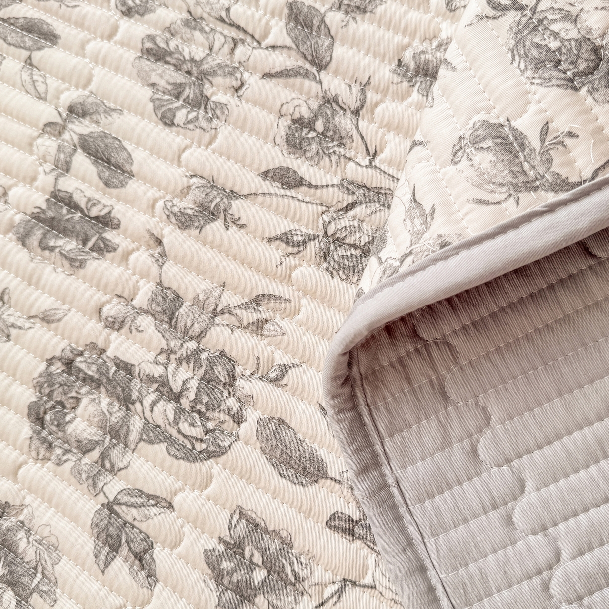 91家纺网 家纺一手货源 找家纺 康纳利 2026新款全棉床盖学生夹棉薄款床盖床垫三件套四季通用 春天里