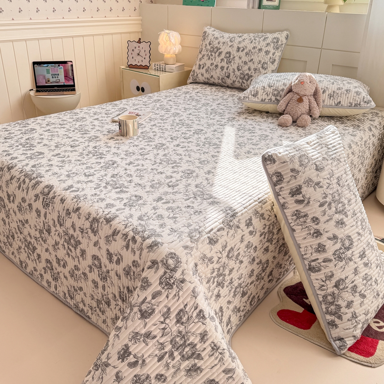 91家纺网 家纺一手货源 找家纺 康纳利 2026新款全棉床盖学生夹棉薄款床盖床垫三件套四季通用 春天里