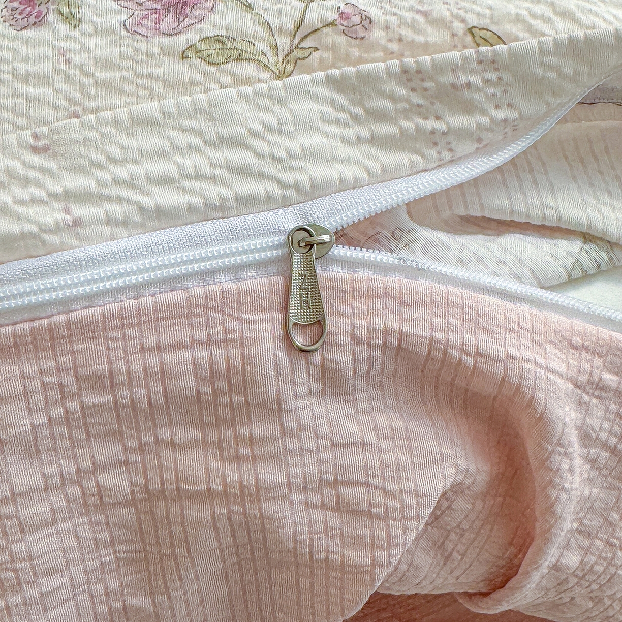 91家纺网 家纺一手货源 找家纺 铺尚美家纺 2026春夏新品高克重A类泡芙纱泡泡皱皱纱四件套 约定一粉