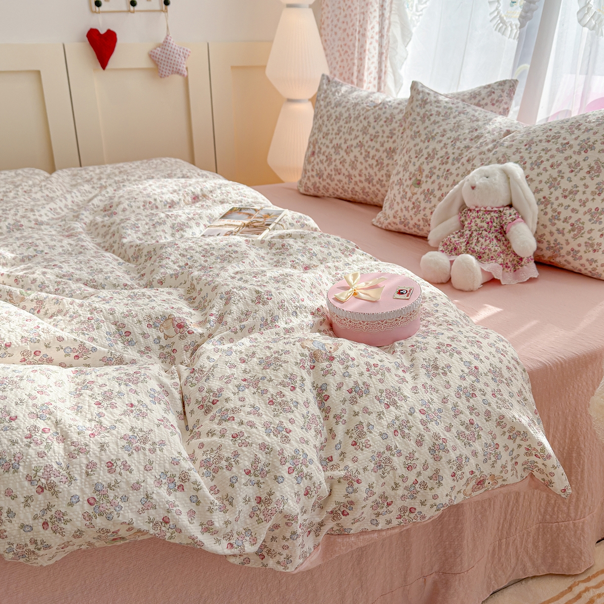 91家纺网 家纺一手货源 找家纺 铺尚美家纺 2026春夏新品高克重A类泡芙纱泡泡皱皱纱四件套 梅果小兔