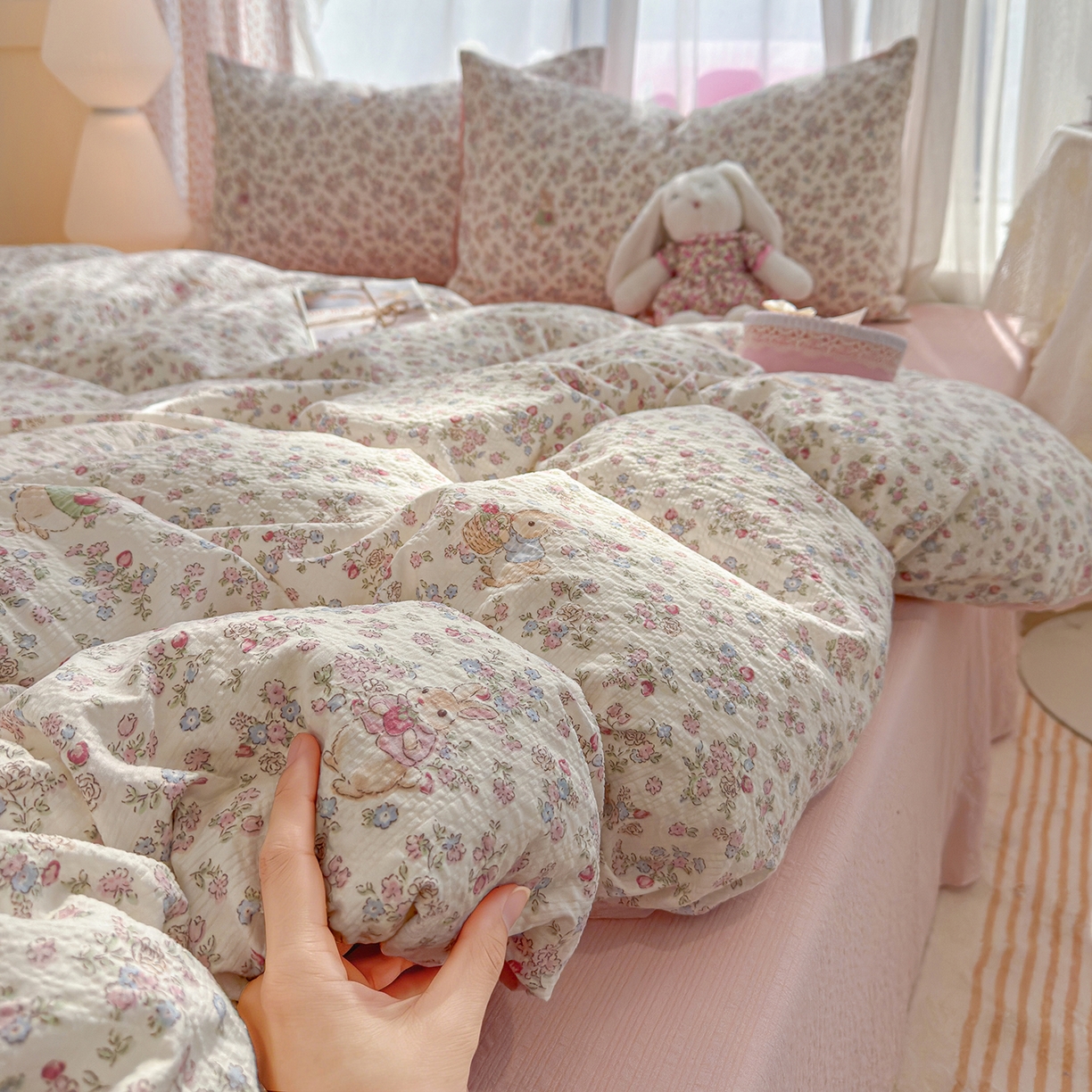 91家纺网 家纺一手货源 找家纺 铺尚美家纺 2026春夏新品高克重A类泡芙纱泡泡皱皱纱四件套 梅果小兔