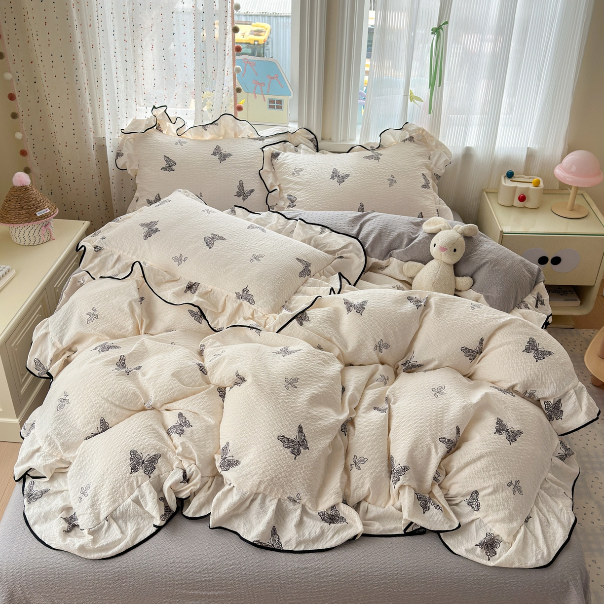 91家纺网 家纺一手货源 找家纺 德比尔斯 2026新款小清新110g高品质直播热卖款A类木耳花边泡芙棉四件套 蝴蝶