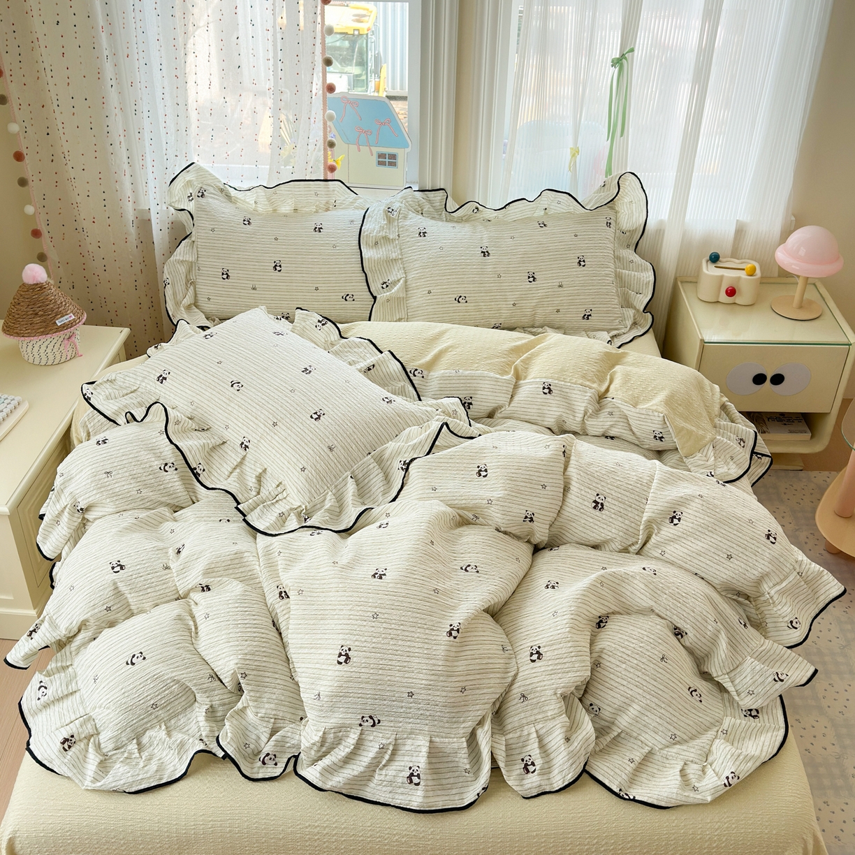 91家纺网 家纺一手货源 找家纺 德比尔斯 2026新款小清新110g高品质直播热卖款A类木耳花边泡芙棉四件套 可爱熊猫